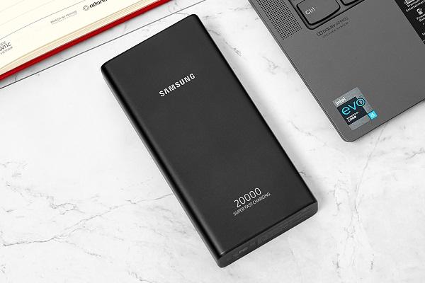Sạc dự phòng 20000mAh Samsung EB P5300 sở hữu dung lượng 20.000mAh, sạc nhanh 25W và nhiều chuẩn sạc, đáp ứng tốt nhu cầu sử dụng hằng ngày.