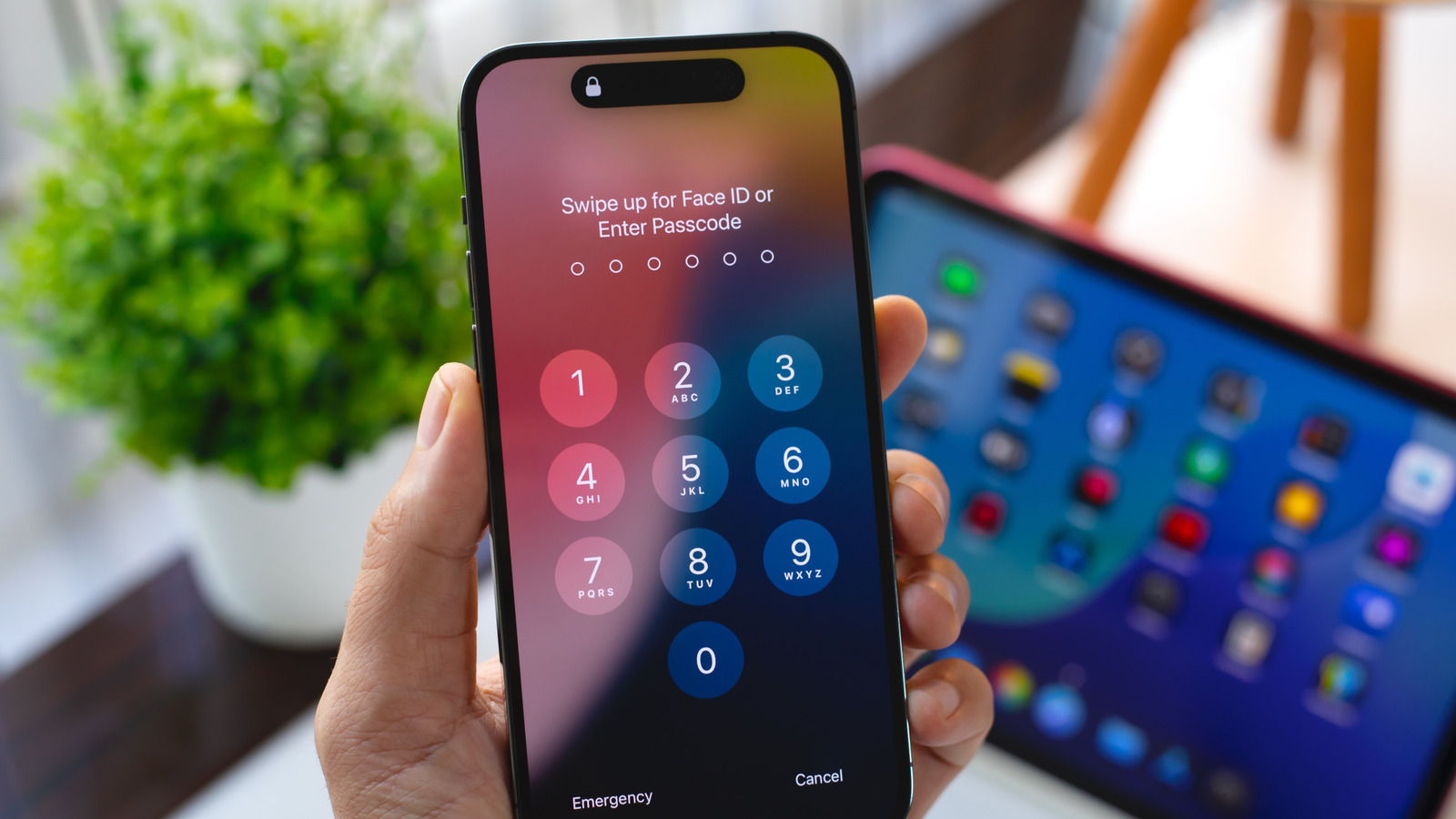 Lợi ích dễ nhận thấy nhất của Face ID dưới màn hình sẽ nằm ở thiết kế và không gian hiển thị (Nguồn: Internet)